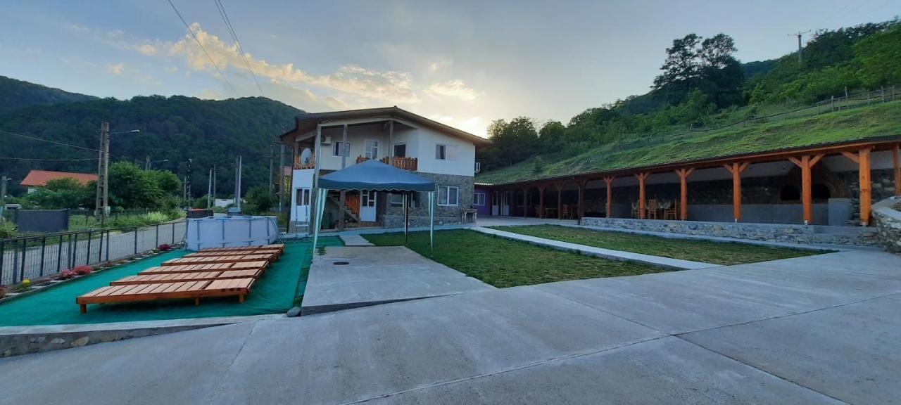 Telteu Florian Hotel Dunatölgyes Kültér fotó